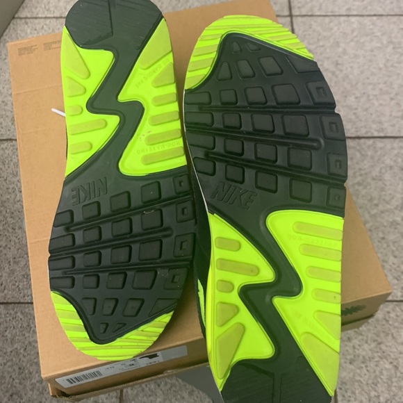 Nike air neon sneakers Sz 5,5Y - Picture 3 of 4